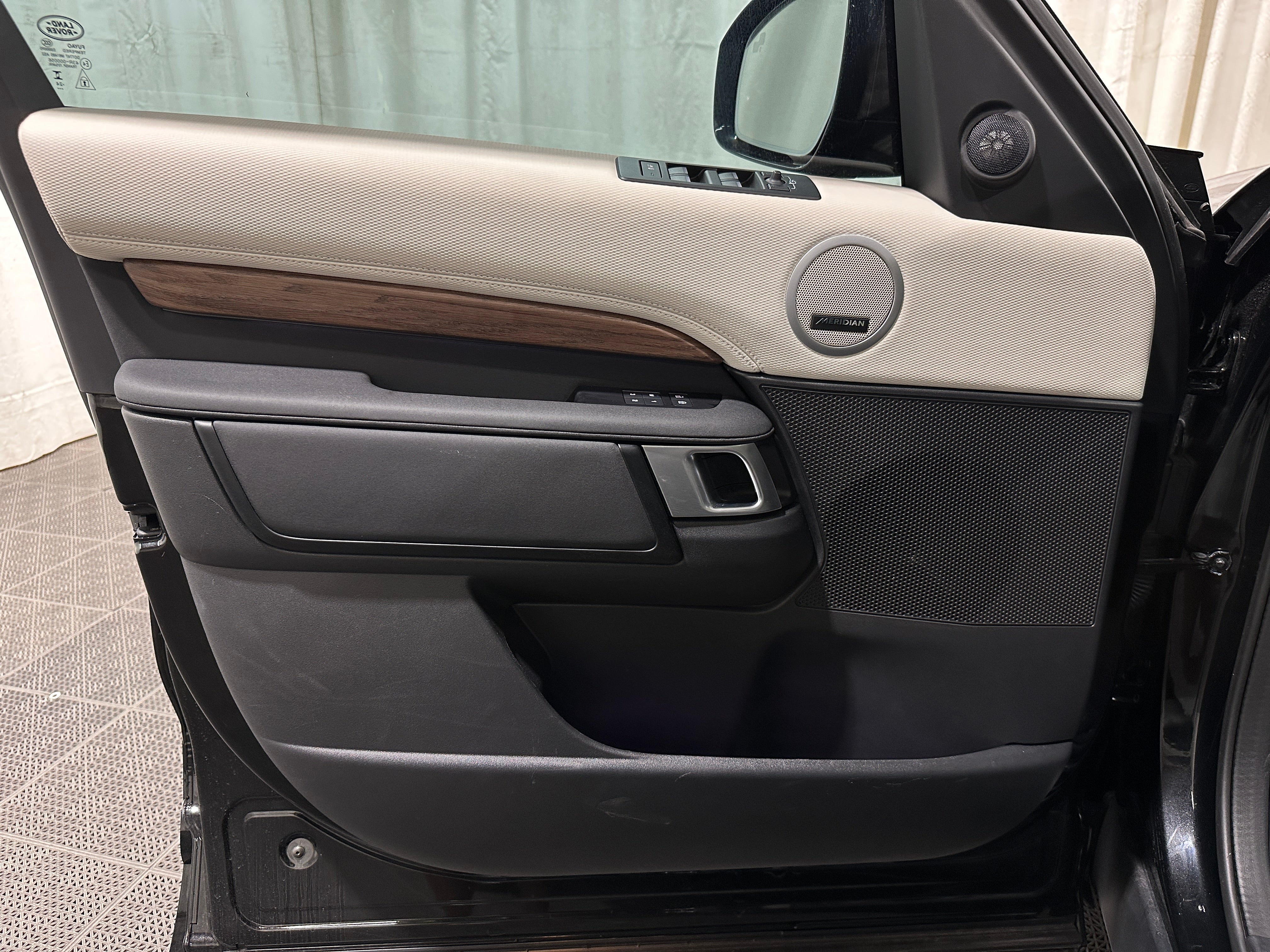 land rover discovery 2025 SALRL2FX1S2506158 image land rover discovery 2025 SALRL2FX1S2506158 image